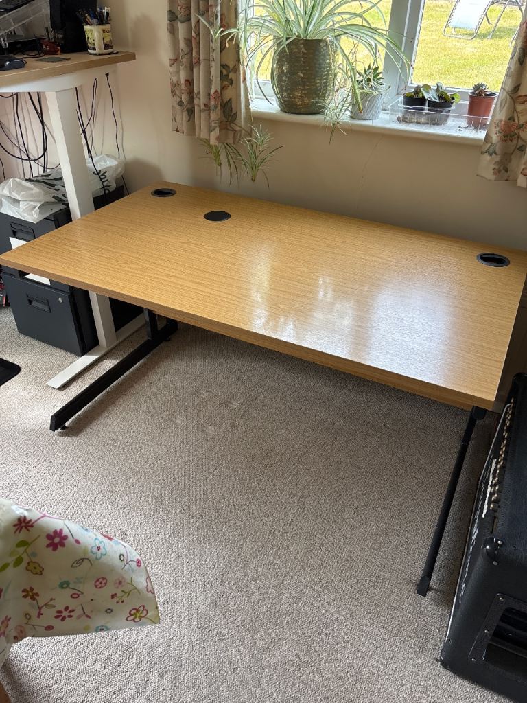 Sturdy Office Desk 140cm x 80cm 