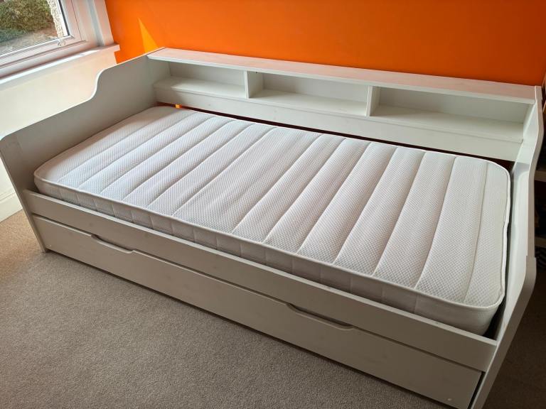 Tyler White Wooden Day Bed with Pull-Out Trundle