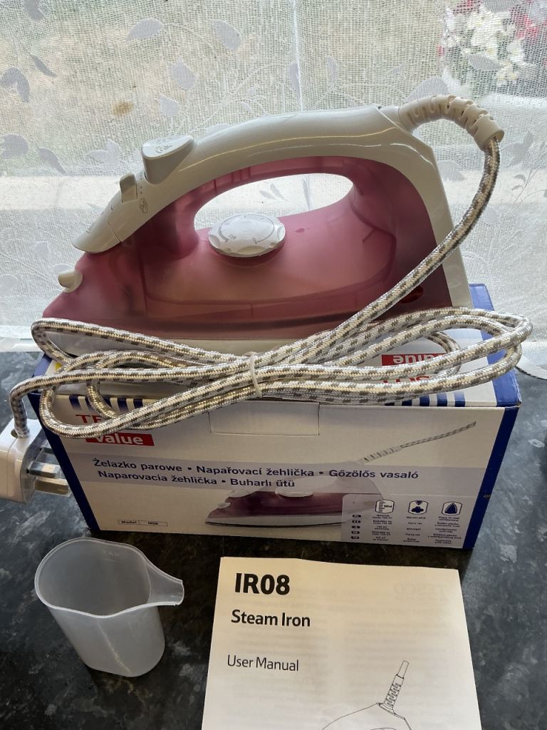 Tesco IR08 Steam Iron – Pink, Good Condition