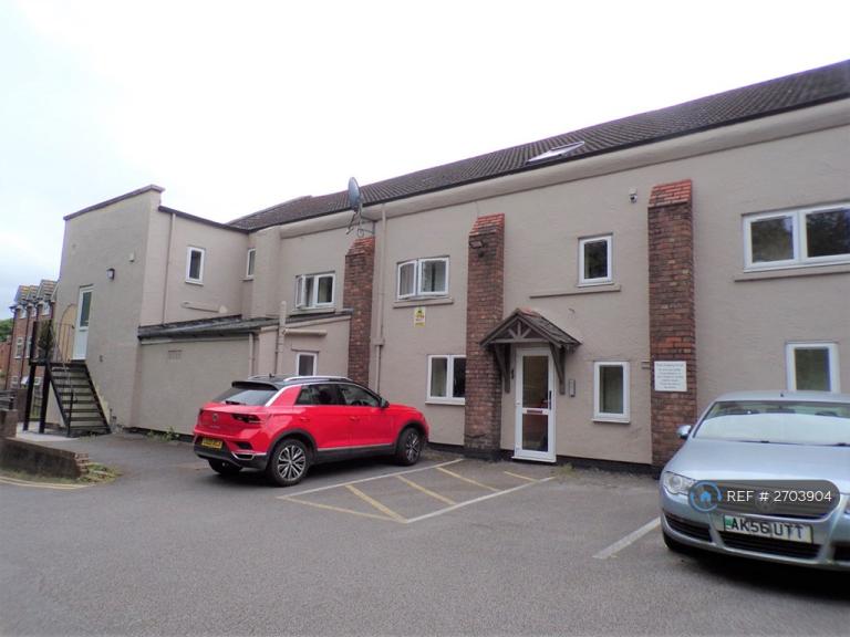 2 bedroom flat in Chester Road, Neston, CH64 (2 bed) (#2703904)