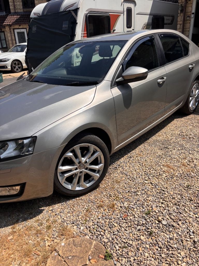 Skoda, OCTAVIA, Hatchback, 2014, Semi-Auto,,1968 (cc), 5 doors