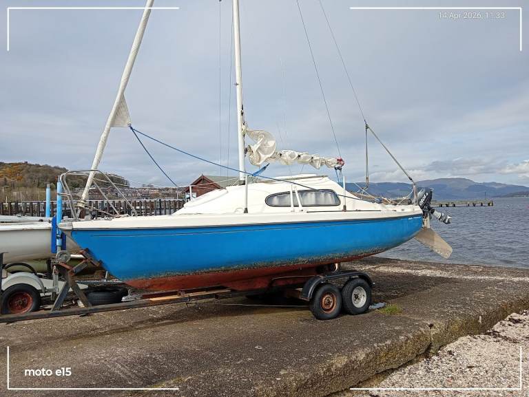 Manta 19 trailer sailer
