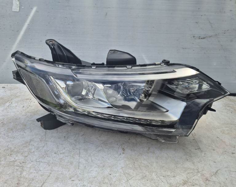 Mitsubishi Outlander 2018 Front Right Halogen Headlamp 