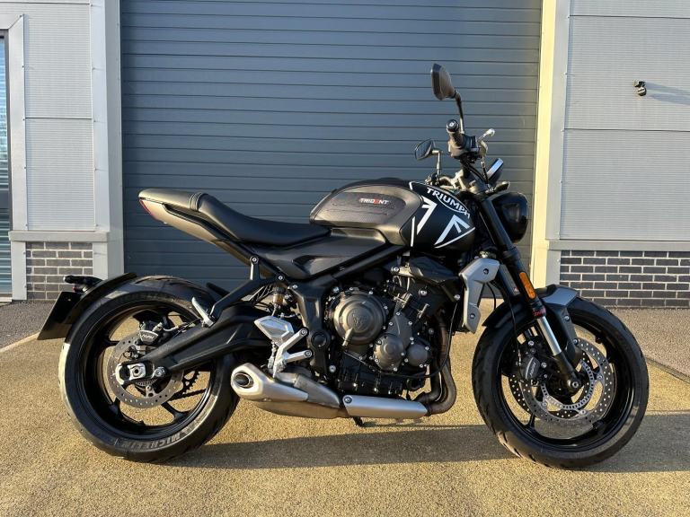 TRIUMPH TRIDENT 660 2022 72 REG - ONLY 2739 MILES 