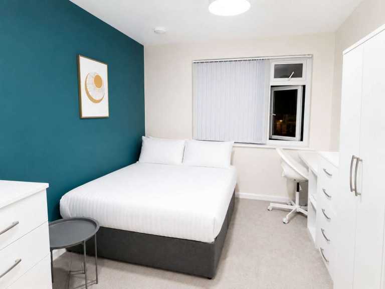 Rooms to rent £450—£580bills included 