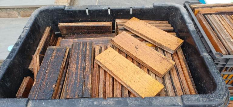 Reclaimed parquet flooring (utile )