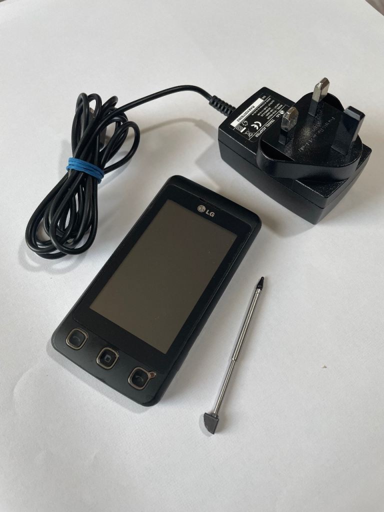 LG Vintage Mobile Phone with Stylus and Charger