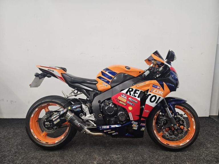 HONDA CBR1000RR **  SC PROJECT EXHAUST - PADDOCK BOBBINS - MOT MAY 2027 **