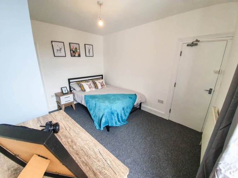 Double room to rent! Available 28th October 2026. All bills included