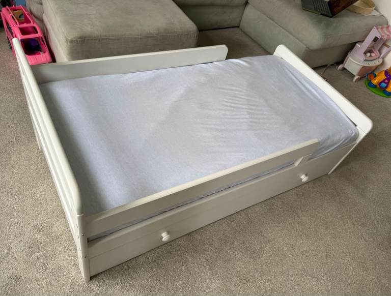 Toddler Bed with Under-Bed Storage Drawers – White, Good Condition