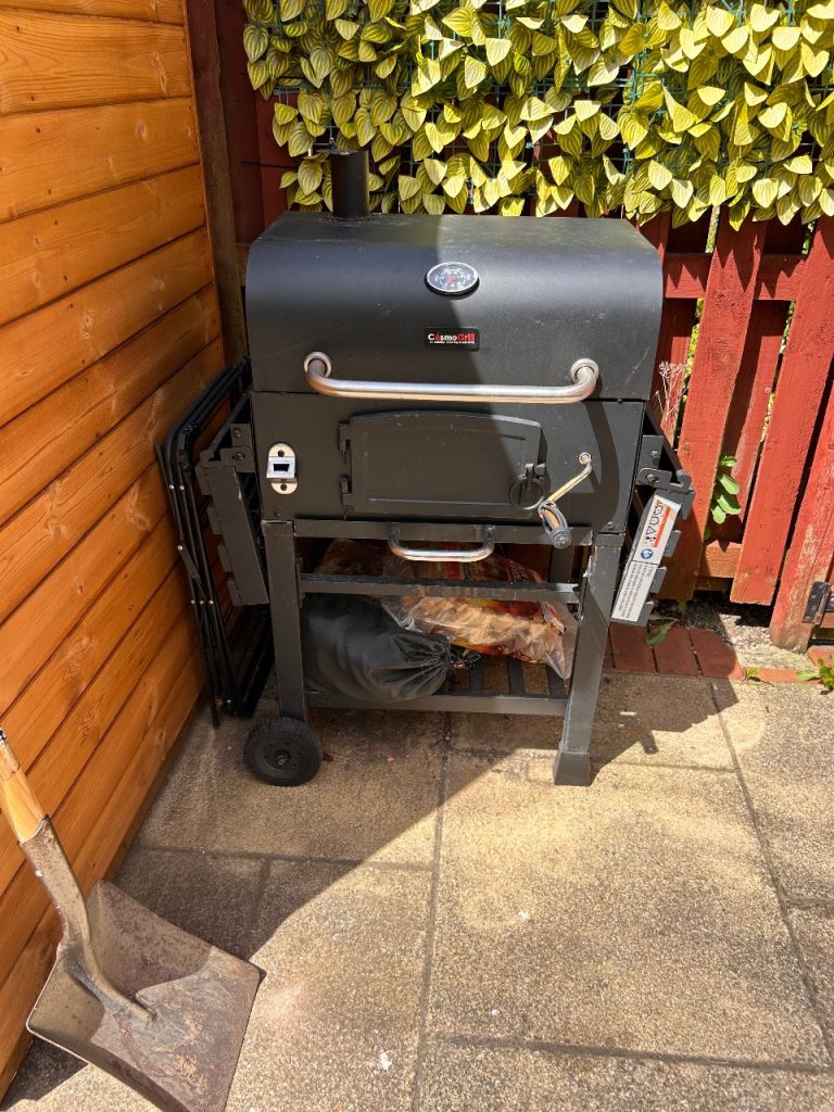CosmoGrill Charcoal BBQ Smoker Grill – Good Condition 