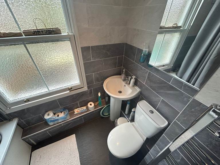DOUBLE ROOM ENSUITE KILBURN LANE NORTH KENSINGTON W10