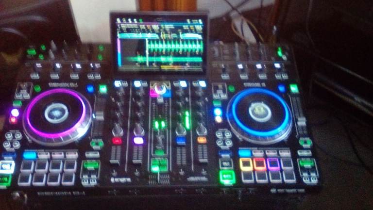 DENON PRIME 4 DECK DJ SYSTEM 