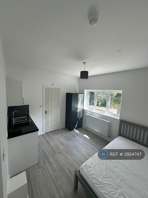 1 bedroom in Charlton Lane, Charlton, London, SE7 (#2924747)