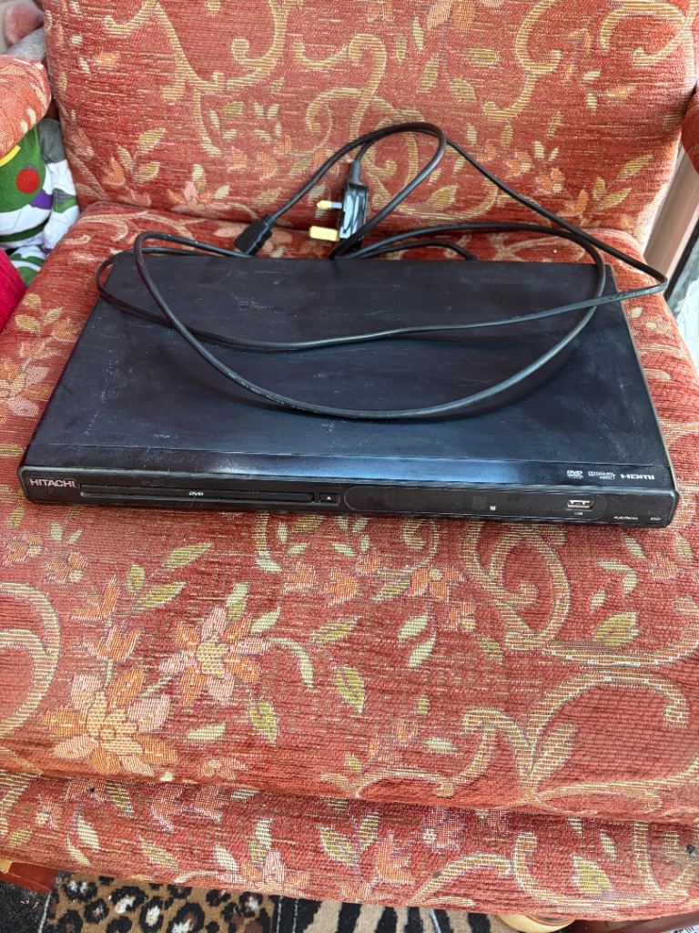 Hitachi DVP435UK DVD player with remote 