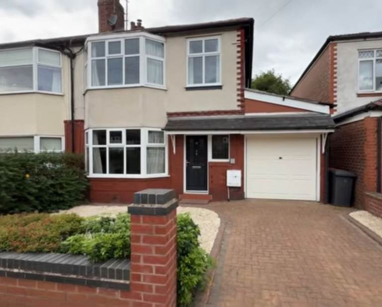 3 Bedroom house for rent in Manchester M28