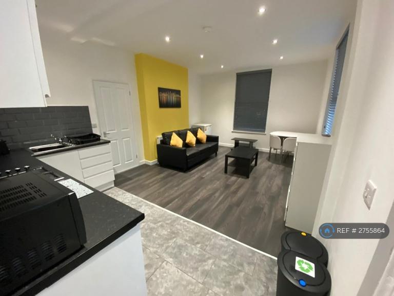 2 bedroom flat in Addison Street, Nottingham, NG1 (2 bed) (#2755864)