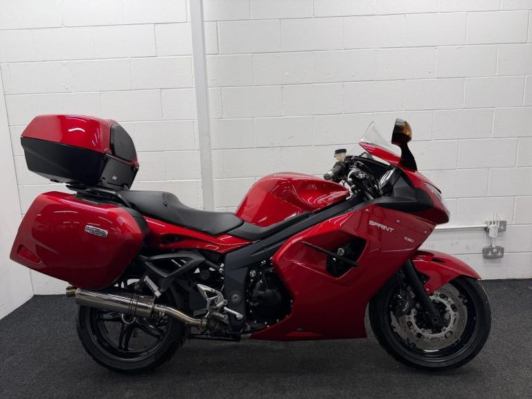 2015 TRIUMPH SPRINT GT 1050 - CENTER STAND - DELKEVIC EXHAUST - MOT MARCH 2027