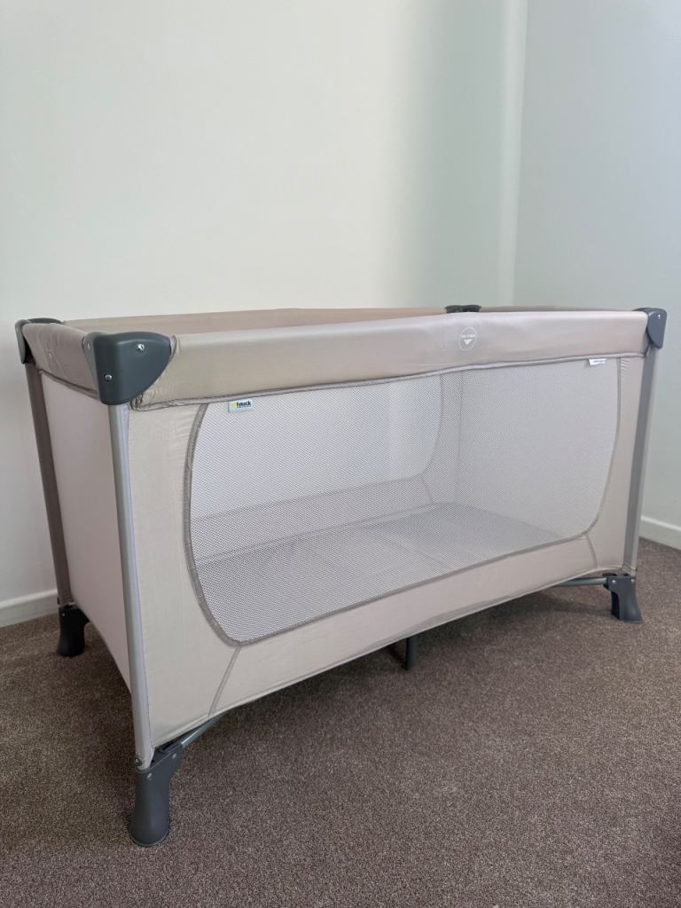 Hauck travel cot with organic bamboo mattresses 