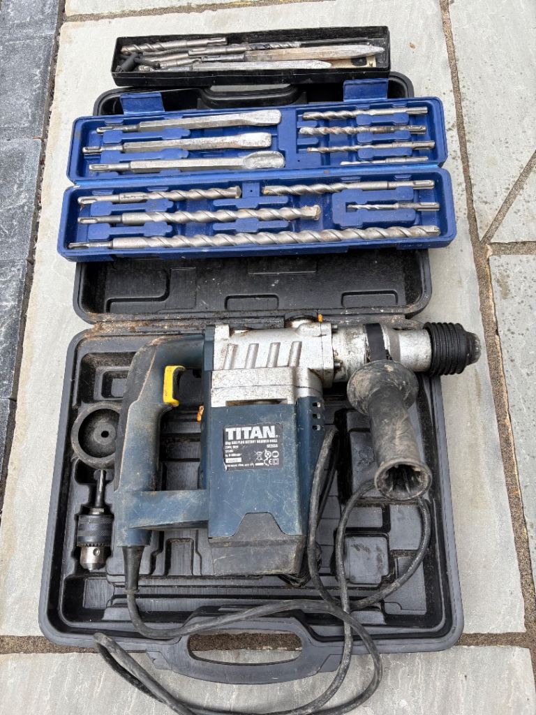 TITAN SDS+ Rotary Hammer Drill with Additional Bits & Chisels. – All in Good Condition