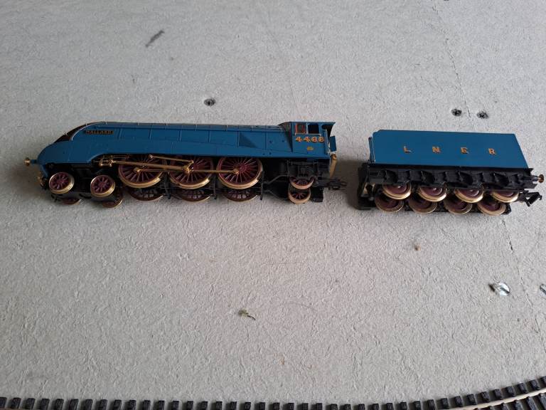 R2684 Hornby OO Gauge Mallard '70th Anniversary' Ltd Ed