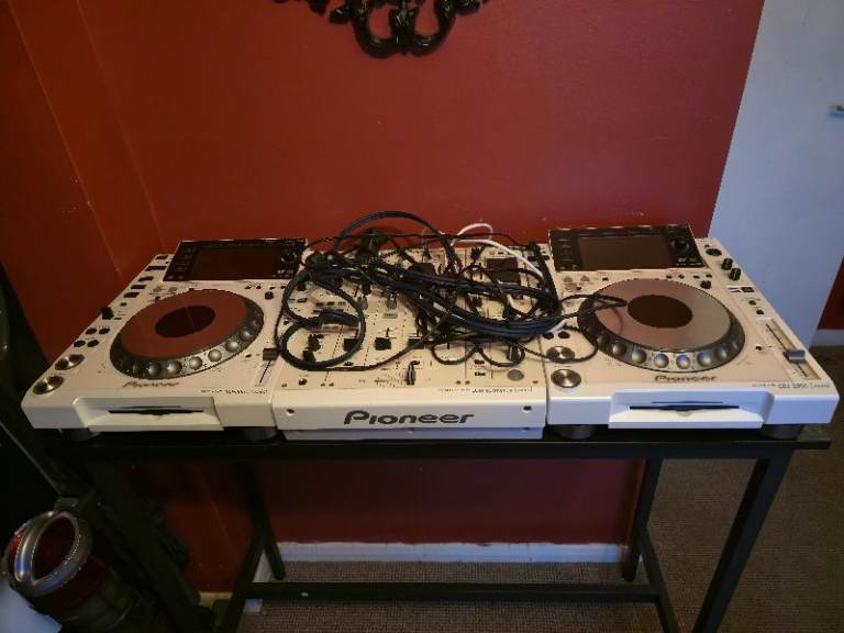 Pioneer Limited Edition White DJ Set: 2x CDJ-2000-W + DJM-900 (Mint)