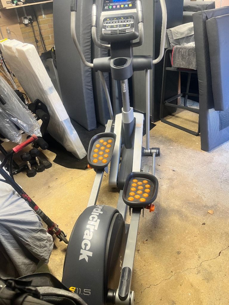 NordicTrack E11.5 Power Incline Folding Elliptical Cross Trainer good condition