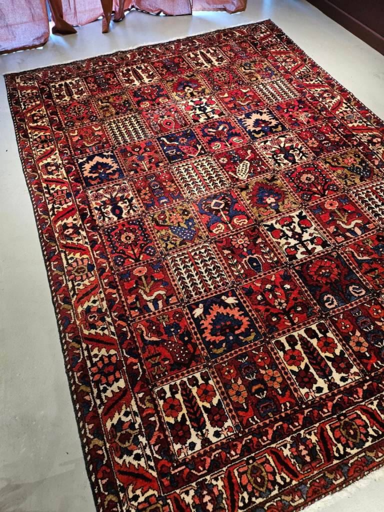 Mid Century Vintage Persian Bakhtiari rug 293 x 213cm Handwoven 1970s Prof Cleaned
