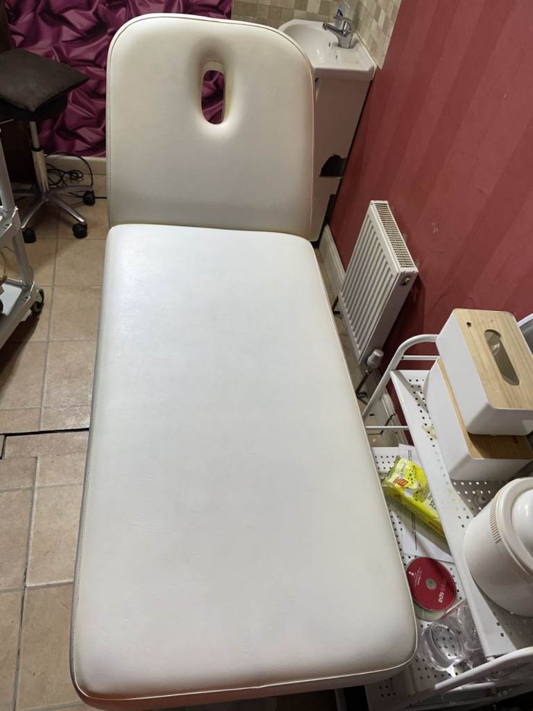 BED. massage / beauty /therapist