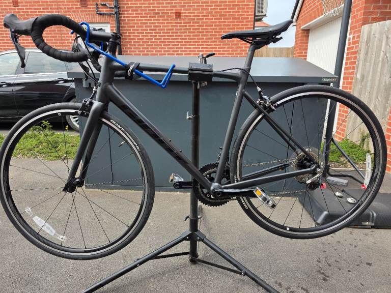 Giant contend SL1 road bike size M/L
