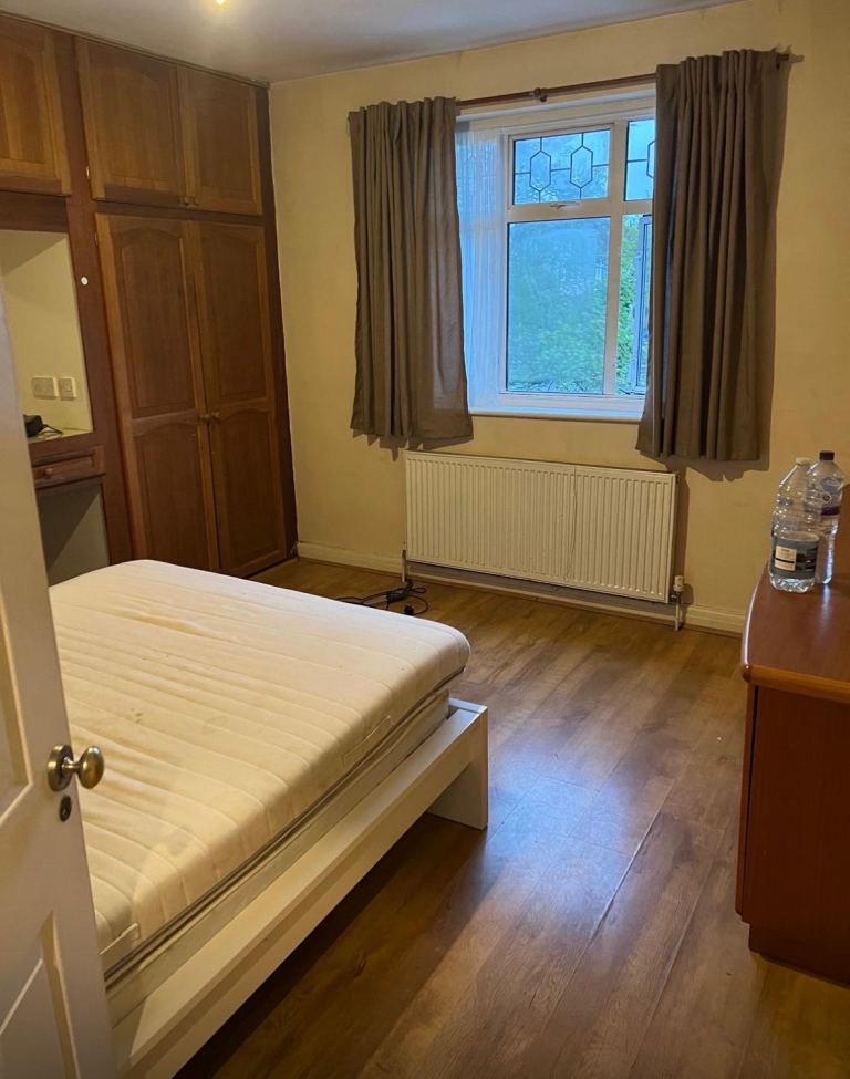 Double room to rent mill hill