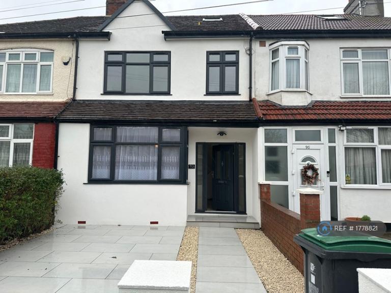4 bedroom house in Downhills Way, London, N17 (4 bed) (#1778821)