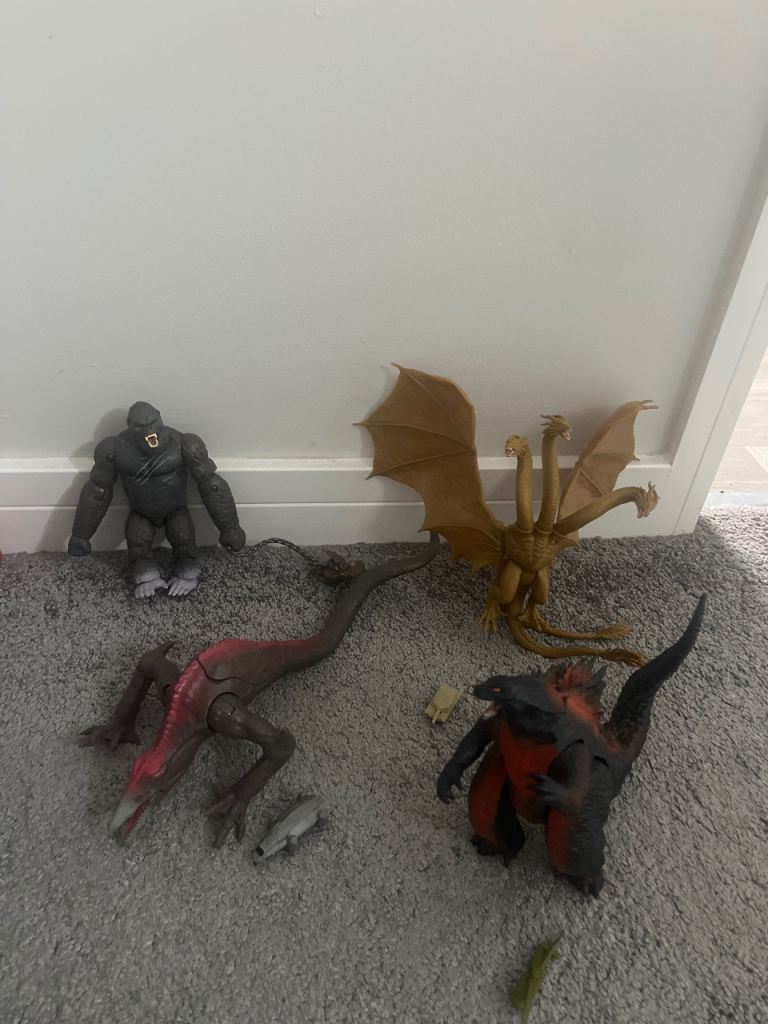 Godzilla figures with 4 accessories 