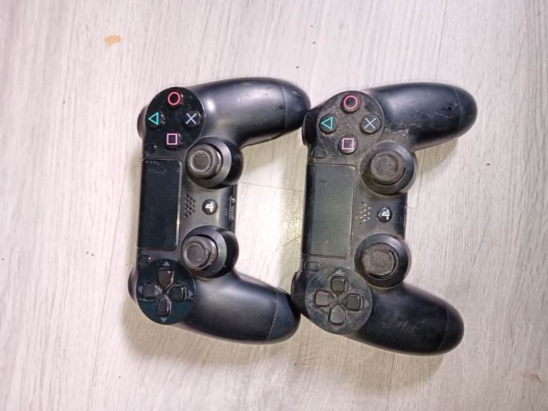 Sony PS4 and controllers 