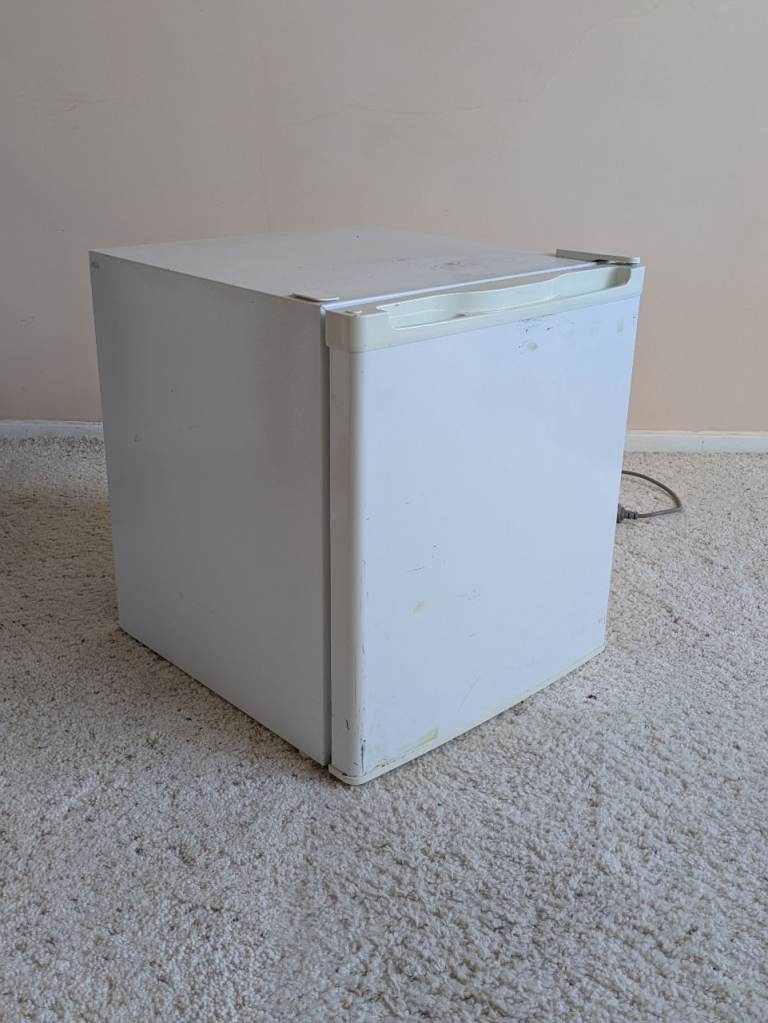 Compact counter top freezer
