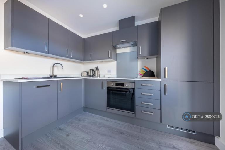 2 bedroom flat in Vivian Court, Hemel Hempstead, HP1 (2 bed) (#2890726)