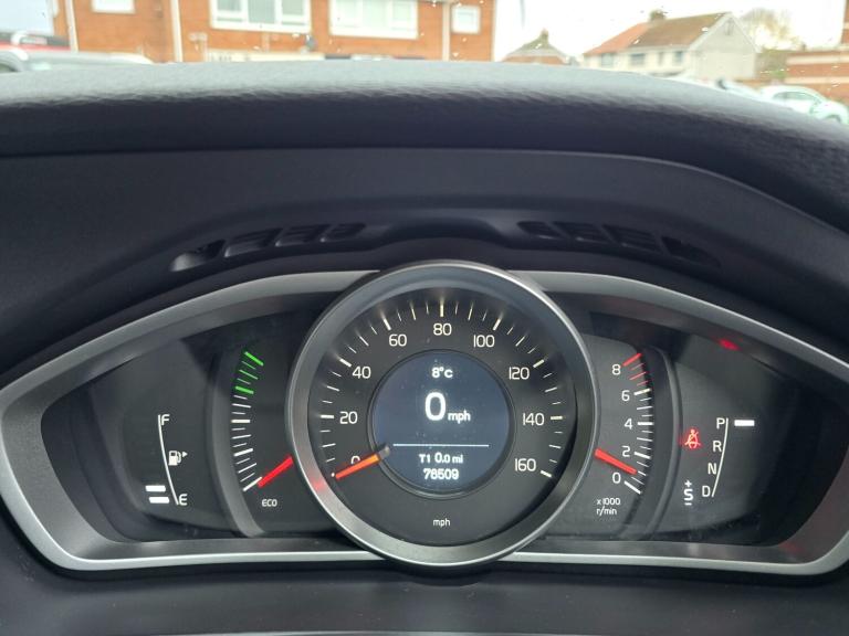 2017 Volvo V40 T2 [122] Momentum 5dr Geartronic HATCHBACK Petrol Automatic