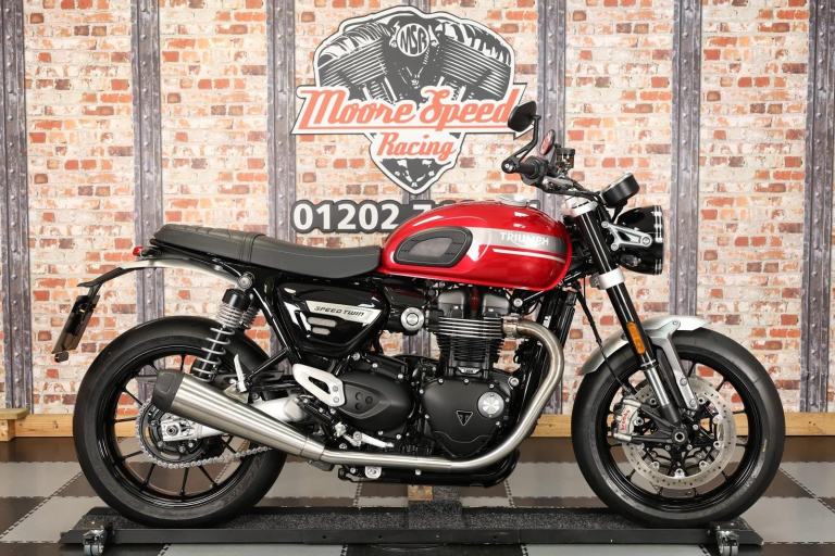 2022 TRIUMPH SPEED TWIN 1200 - 1,287 MILES! - 1 OWNER - RECENT SERVICE AND MOT