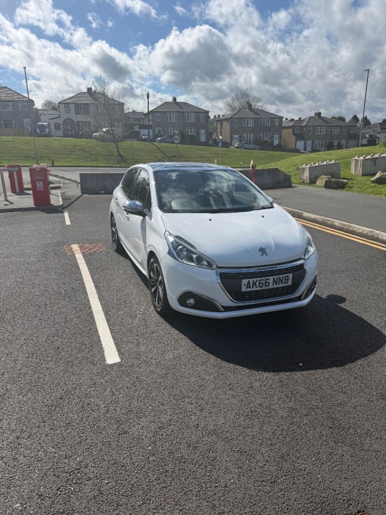 Peugot 208 1.2 petrol