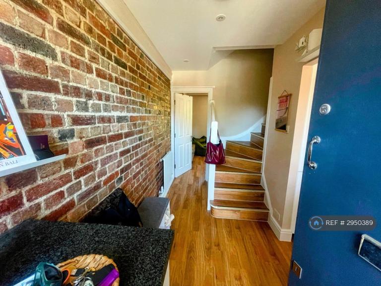 2 bedroom flat in Evelyn Court, London, N1 (2 bed) (#2950389)