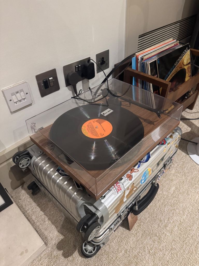 Pro-Ject E1 BT Turntable – Bluetooth | Walnut Finish | Made in Europe