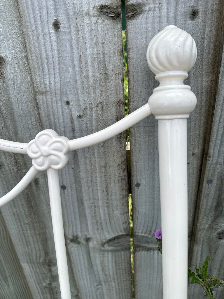 **** Sold***++ Beautiful Queen sized metal headboard