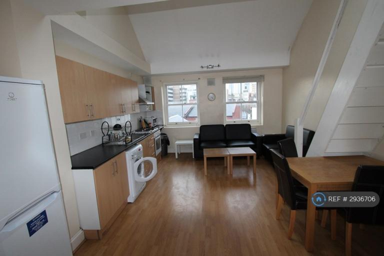 4 bedroom flat in Cannon Street Road, London, E1 (4 bed) (#2936706)