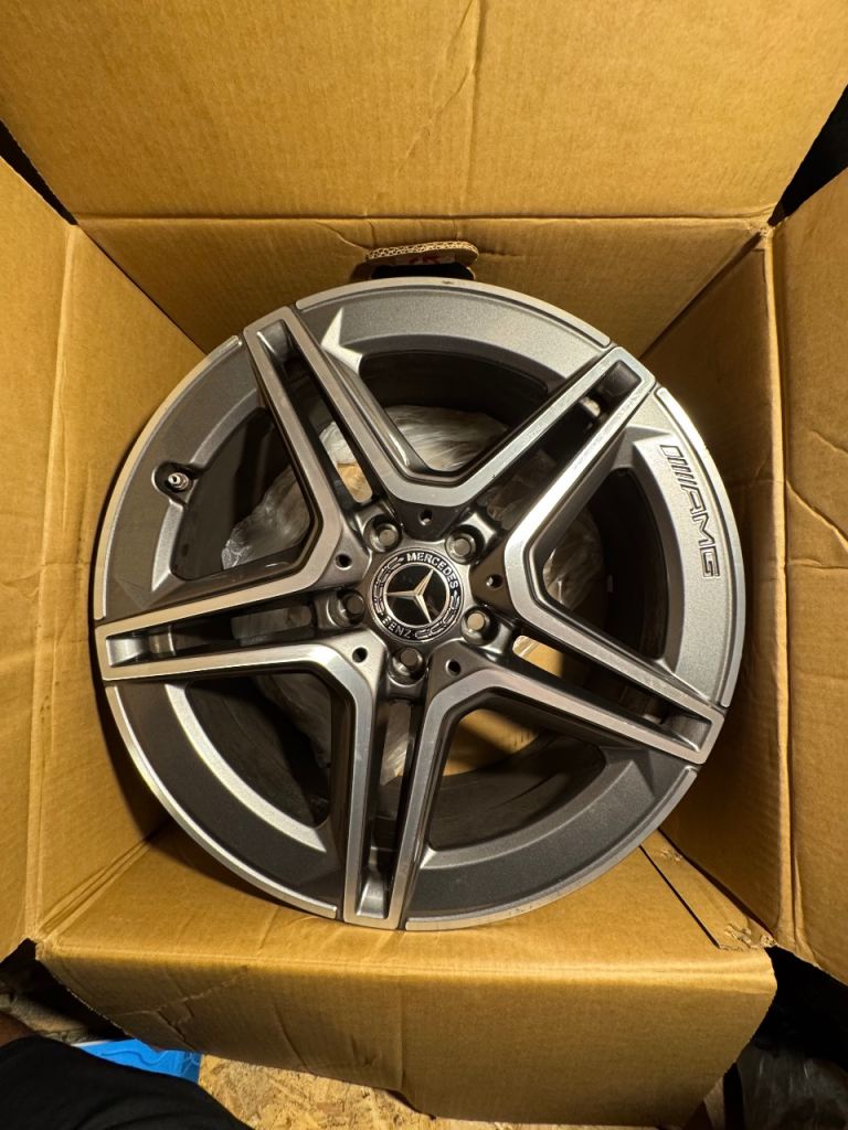 Genuine AMG LINE Mercedes 18” alloys