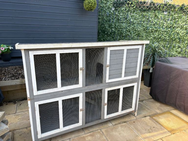 Rabbit hutch 