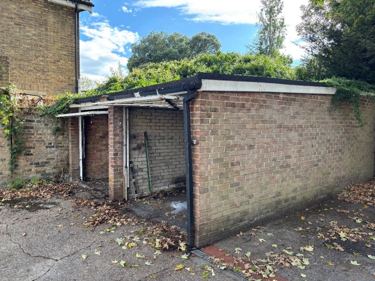 Secure Dry Garage to Rent in Blackheath