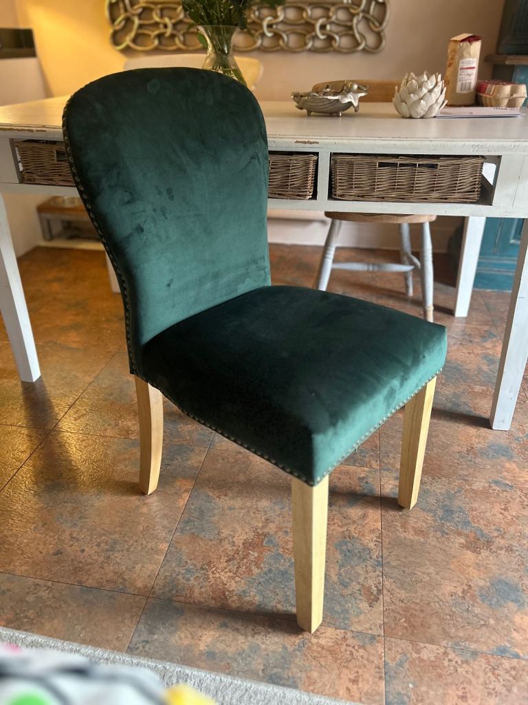 image for Set of 6 Teal Velvet Dining Chairs – Elegant & As New 🌿