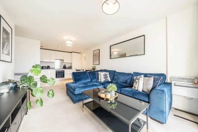 2 Bed Flat, Westgate House, TW7 4AS