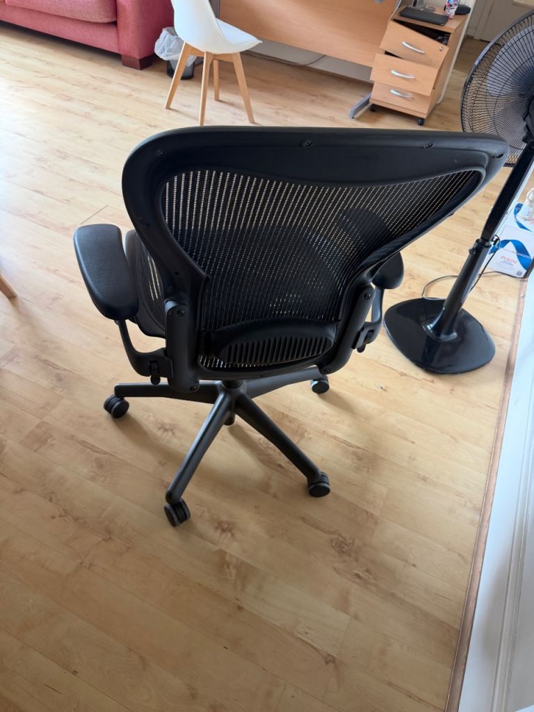 Herman Miller Aero Size C