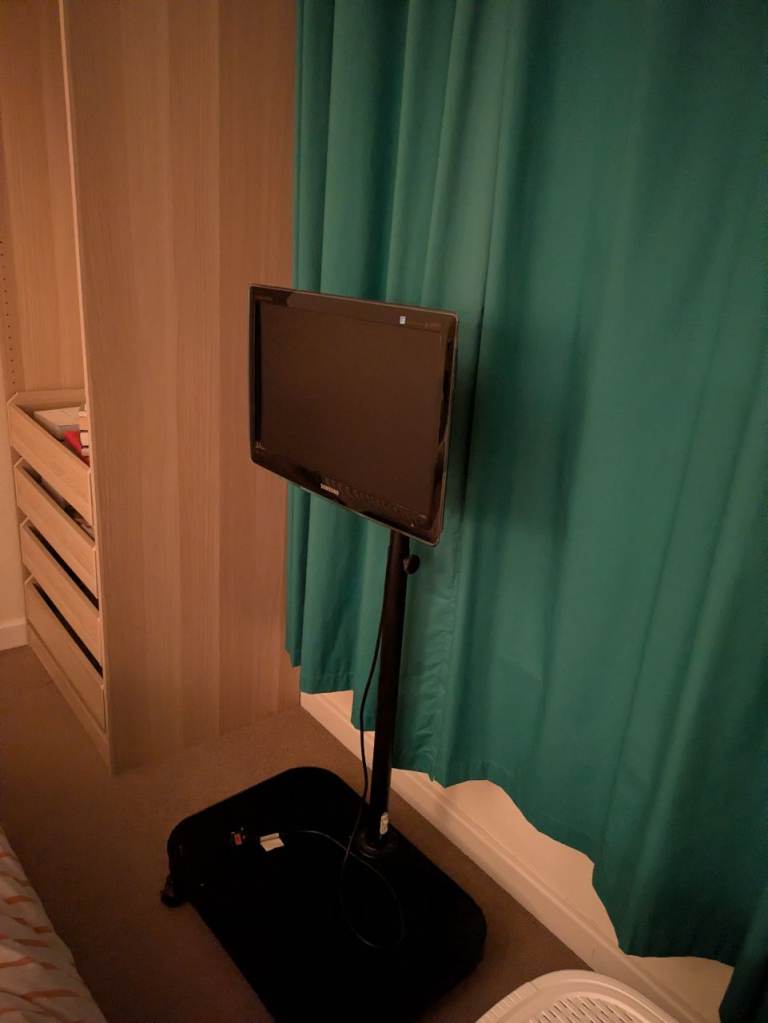 Wheeled monitor/TV stand 